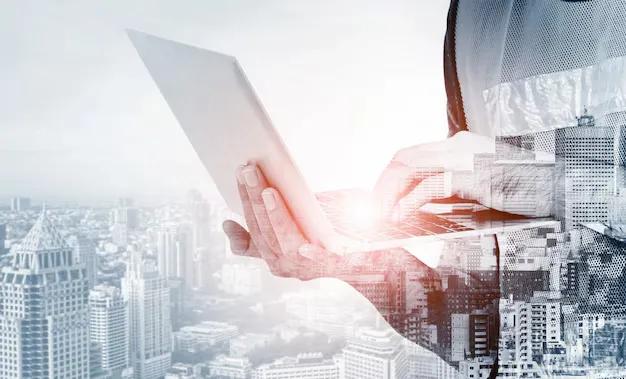 Which is Better: Online BBA or Hybrid BBA?