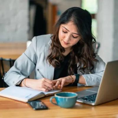 Amity Online Amity Scholarships for Working Professionals