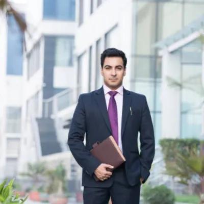 Amity Online Become a News Anchor with an Amity Online MAJMC Degree