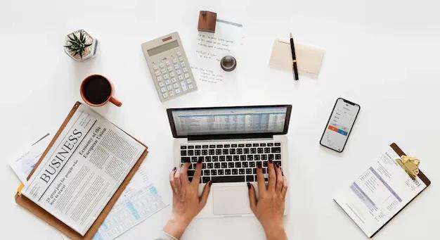 Amity Online What Jobs Can You Get with a B.Com (Hons) Degree?